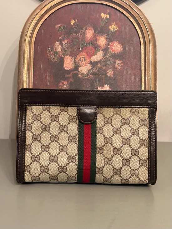 Gucci Handbags - Vintage Gucci GG supreme Sherryline Clutch